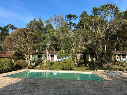 Bazén v ubytování Chalé Rosa Flor nebo v jeho okolí