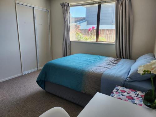 Postel nebo postele na pokoji v ubytování City convenient meets cozy comfort in Riccarton