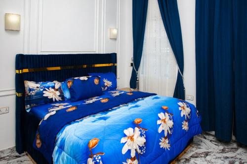 Ένα ή περισσότερα κρεβάτια σε δωμάτιο στο The Peak Residence