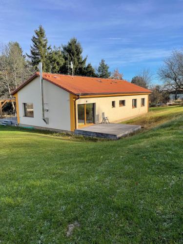 Sunny Garden Bungalow