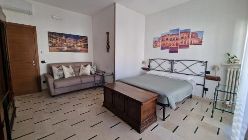 a bedroom with a bed and a couch at My Place In Verona in Verona