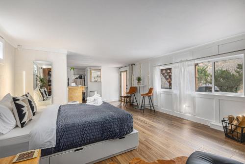 Гостиная зона в Charming Studio Near Garden of the Gods and Trails