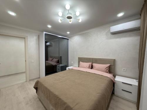Llit o llits en una habitació de Cuza Vodă APARTMENT
