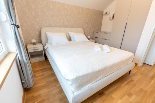 Ένα ή περισσότερα κρεβάτια σε δωμάτιο στο Vrdnik Residence Apartments 33