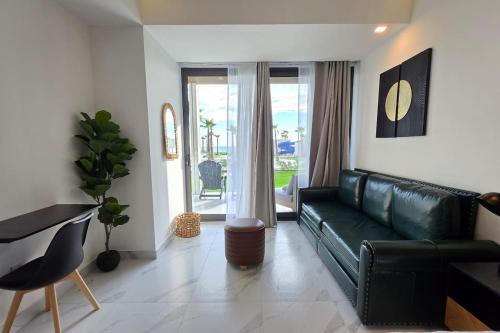 Istumisnurk majutusasutuses Encantame Soleil 1st floor Studio lockoff sleeps4