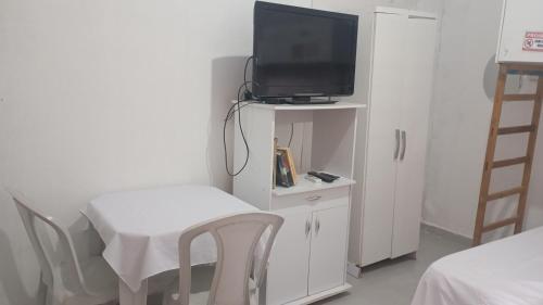 Et tv og/eller underholdning på Suíte quase frente à rodoviária