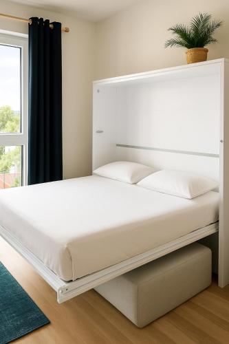 Llit o llits en una habitació de Central fully serviced studio