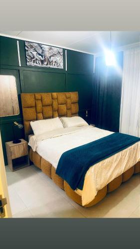 Ένα ή περισσότερα κρεβάτια σε δωμάτιο στο Explore Convenience And Style In A Prime Location