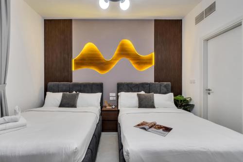 Luxury Poolview 1BR in Aljada l Balcony l 3 beds