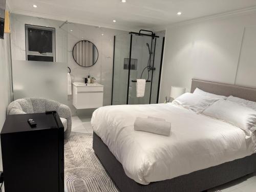 Ένα ή περισσότερα κρεβάτια σε δωμάτιο στο Cherrywood Guest House