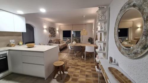 Paradise by the sea - VAN GOGH Apartment