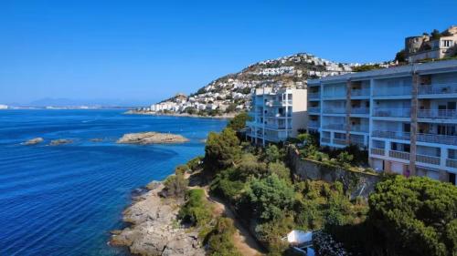 Paradise by the sea - VAN GOGH Apartment