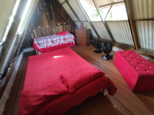 En eller flere senge i et værelse på Chalé Maison Blanche