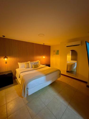 Ένα ή περισσότερα κρεβάτια σε δωμάτιο στο Palmas de Tamarindo Resort, 304E