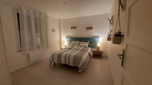 En eller flere senge i et værelse på Ardeche getaway charm comfort and serenity