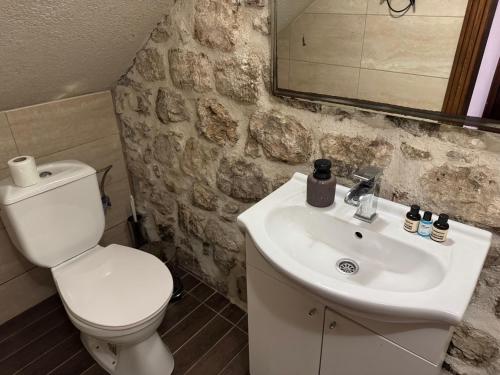 A bathroom at Last Summer hotel Kotor