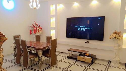 Una televisión o centro de entretenimiento en Appartement Arconville