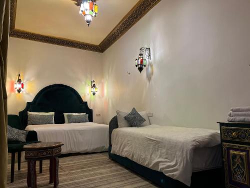 Postel nebo postele na pokoji v ubytování Riad Dar Mama Laila