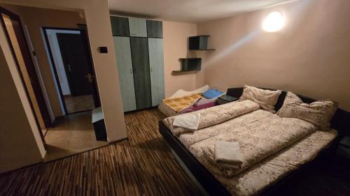 Ένα ή περισσότερα κρεβάτια σε δωμάτιο στο Flamingo Hotel