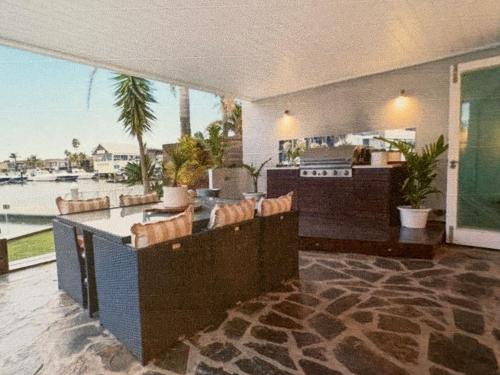 Kuchyň nebo kuchyňský kout v ubytování Absolute Waterfront - Paradise at Patterson Lakes