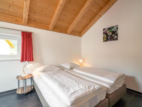 Ένα ή περισσότερα κρεβάτια σε δωμάτιο στο Kipaji 2