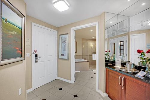 a large bathroom with a sink and a mirror at Solara Vita at MGM Signature in Las Vegas