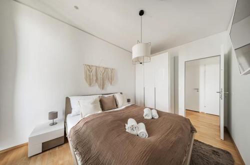 Skyline Apartment with SkyPool and Free Parking