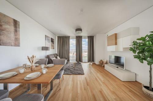 Skyline Apartment with SkyPool and Free Parking