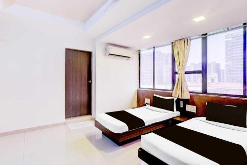 Ένα ή περισσότερα κρεβάτια σε δωμάτιο στο Collection O Infocity Metro Station Gandhinagar