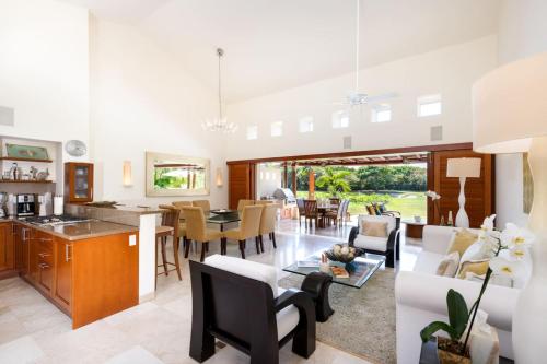 Posezení v ubytování 3 Bd Villa in Las Palmas Punta Mita Cook Golf-Cart