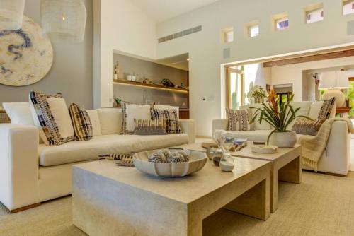 Posezení v ubytování 3 Bed 3 Bath Villa with Pool