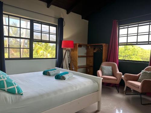 Postel nebo postele na pokoji v ubytování Woodstock Palmresort Curaçao