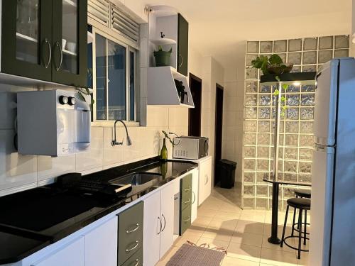Kuchyň nebo kuchyňský kout v ubytování Braga 1403 Duplex Influencer completo pequena piscina privativa