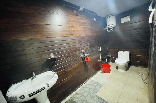 Ένα μπάνιο στο Hotel O 7 Seas