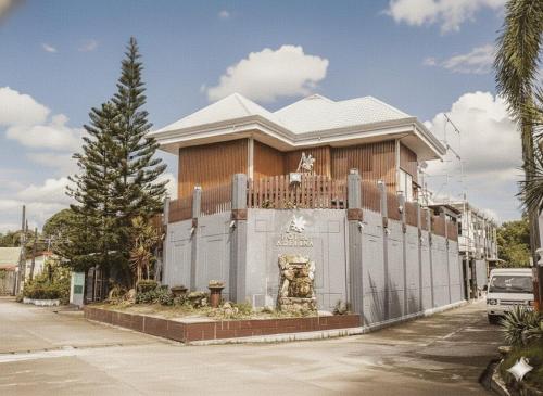 Το κτήριο όπου στεγάζεται  το ξενοδοχείο