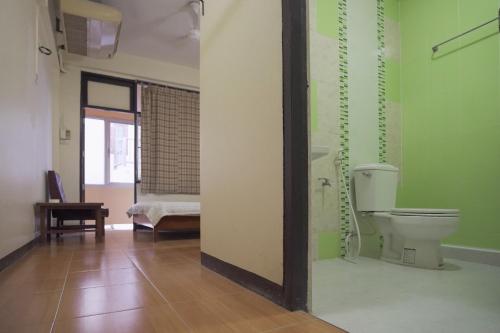 Ένα μπάνιο στο Suriyart Hotel