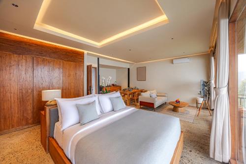 Ένα ή περισσότερα κρεβάτια σε δωμάτιο στο Asahan Munduk Cabin