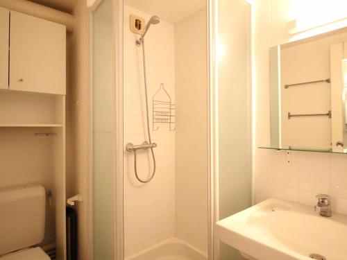 Koupelna v ubytování Studio au pied des pistes Mont-Dore, 4 pers. - FR-1-415-188