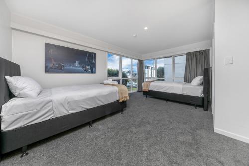 Ένα ή περισσότερα κρεβάτια σε δωμάτιο στο Spacious house 5 minutes walk to St Helier Beach