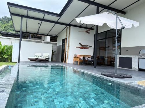 Piscina di Sakhu Art Villa o nelle vicinanze