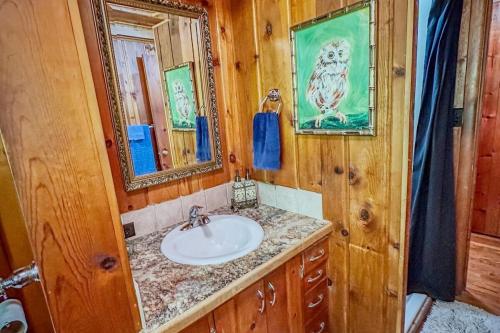 Koupelna v ubytování Escape To A Timeless Charm Vibe