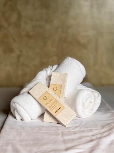 a pile of towels and towels on a bed at Loftvibes San Juan - 5 in San Juan