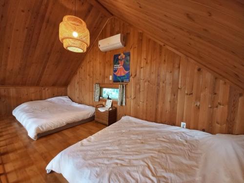 Postel nebo postele na pokoji v ubytování Hongcheon Riverhill Stay