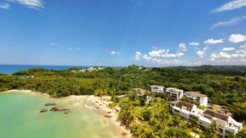 an aerial view of a resort on a beach at Playa Bonita Modern Beachfront Penthouse Retreat in La Ceiba