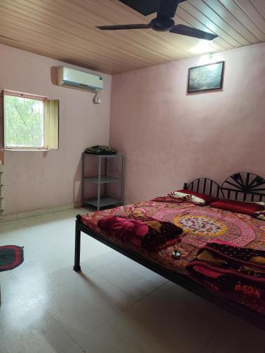 a bedroom with a bed and a ceiling at Dongre's Farm, Malshej Ghat in Junnar