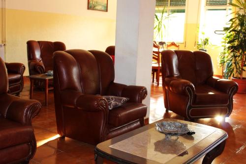 a waiting room with leather chairs and a table at Residencial Pinho Verde in Mealhada