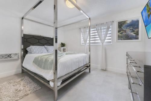 Voodi või voodid majutusasutuse Spectacular, spacious, completely modern, huge home toas