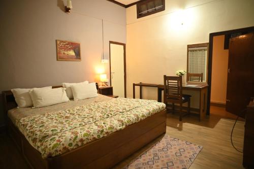 Ένα ή περισσότερα κρεβάτια σε δωμάτιο στο Pinewood Homestay