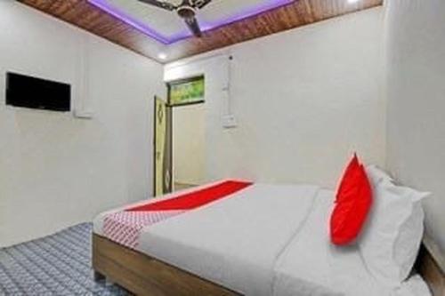 Ένα ή περισσότερα κρεβάτια σε δωμάτιο στο HOTEL O J.T RED STAR