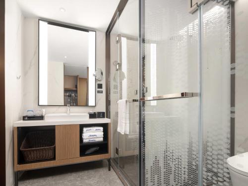 Koupelna v ubytování 武汉天地汉口江滩希尔顿欢朋酒店